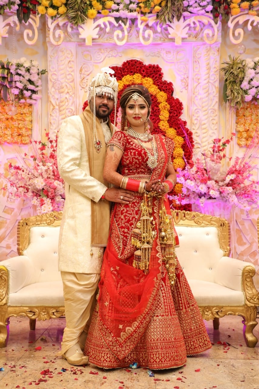 Bride with flawless bridal makeover and glowing skin at beauty parlour in Delhi